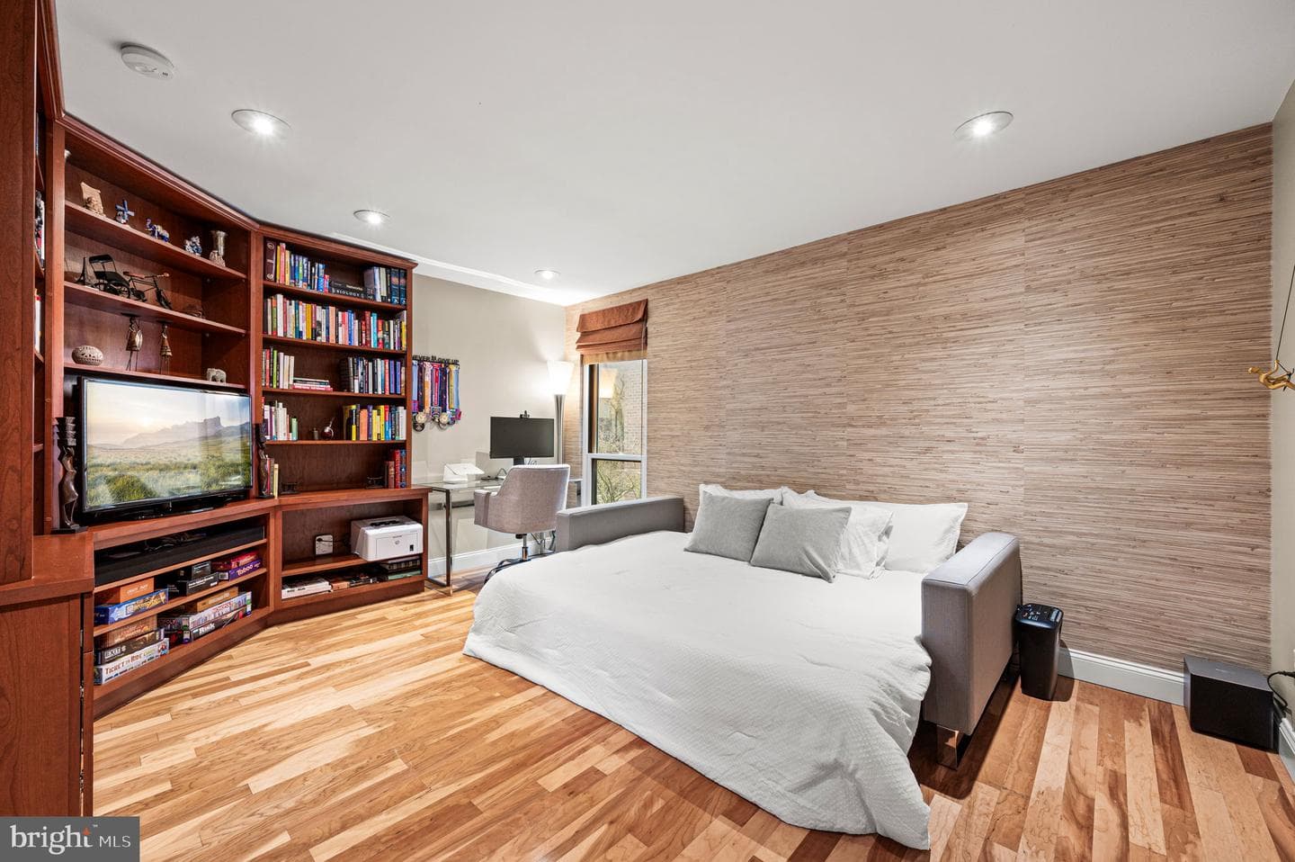 38 Saint James Court photo 17
