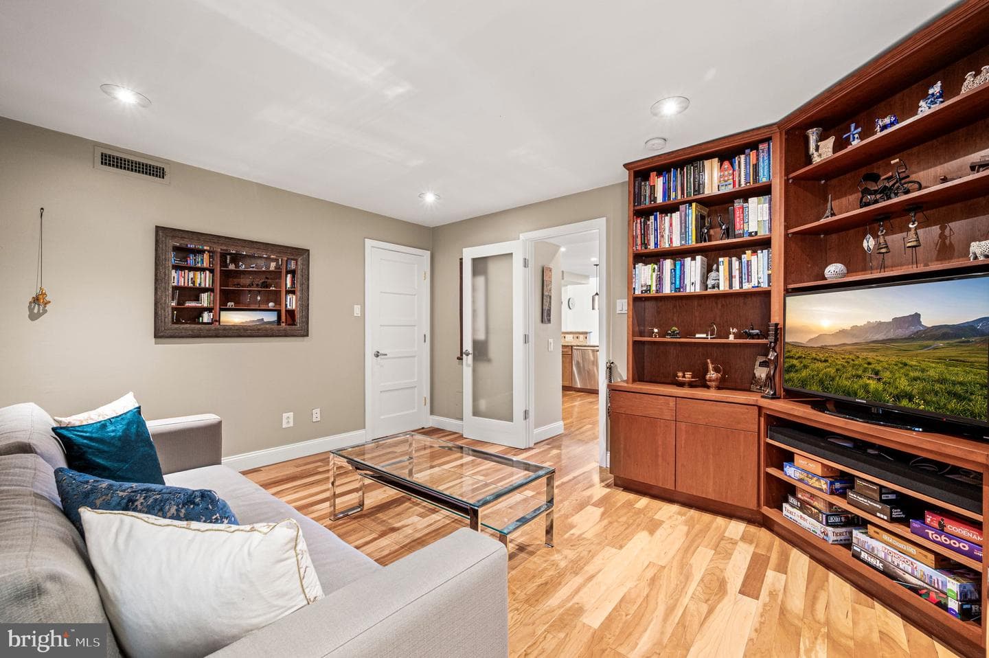 38 Saint James Court photo 19