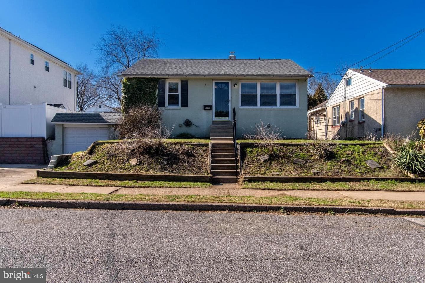 8006 Lawndale St photo 1