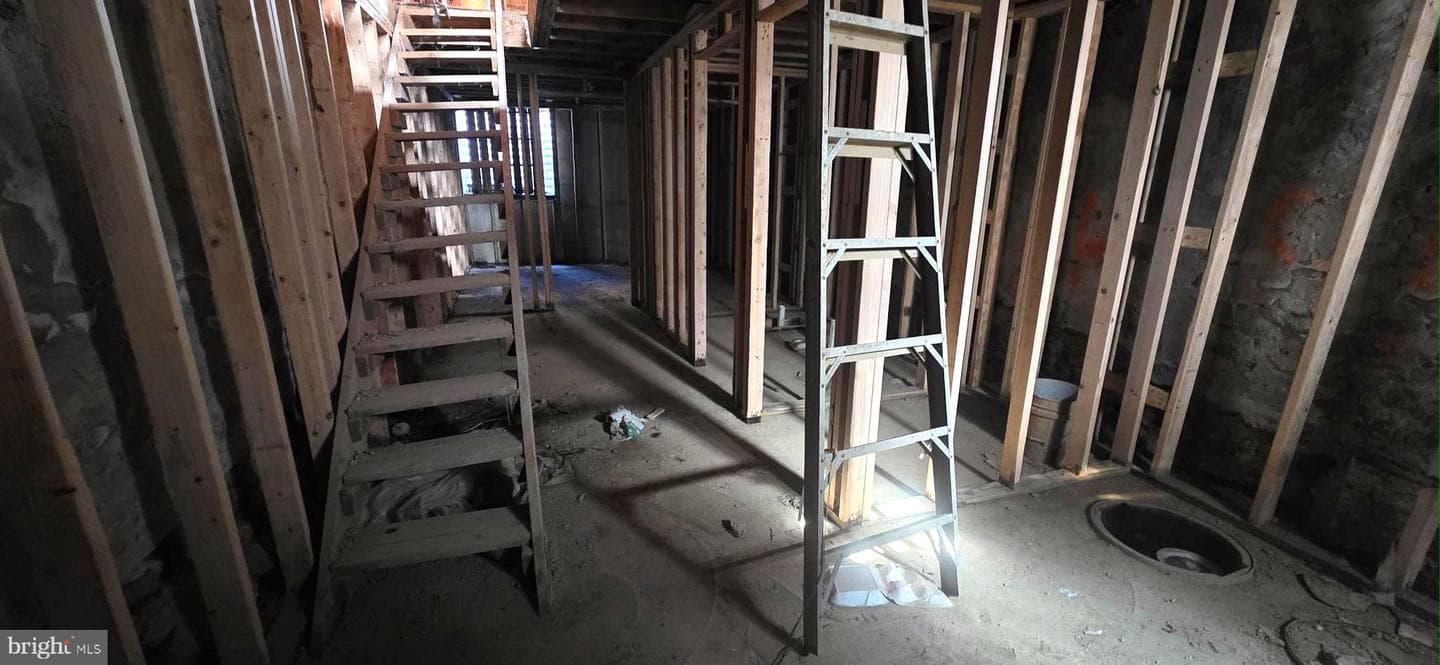 2047 Watkins Street photo 10