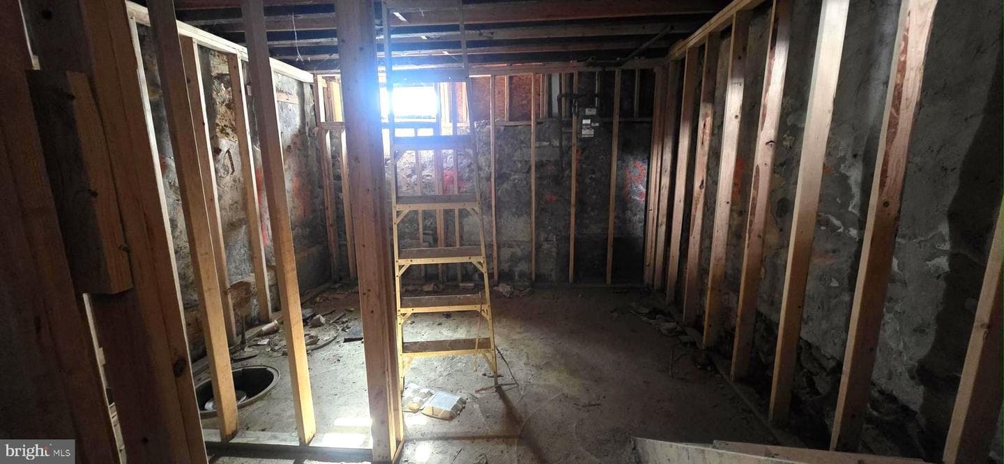 2047 Watkins Street photo 11