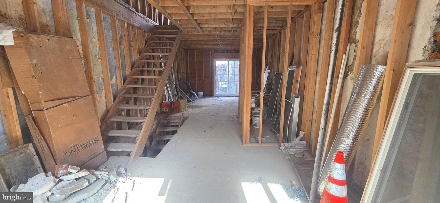 2047 Watkins Street photo 3