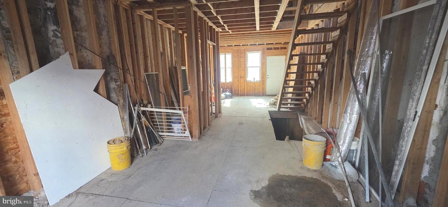 2047 Watkins Street photo 6