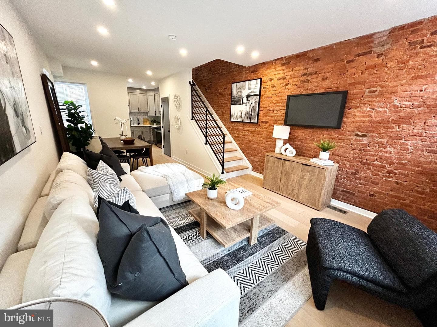 829 N Bucknell Street photo 2