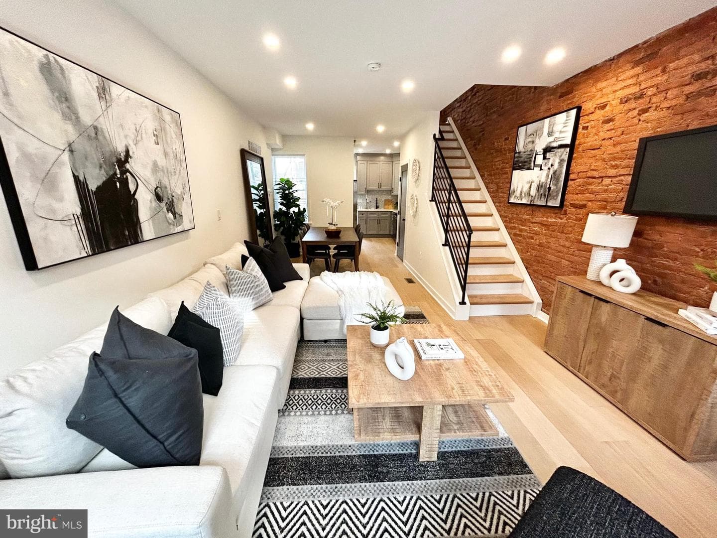 829 N Bucknell Street photo 3