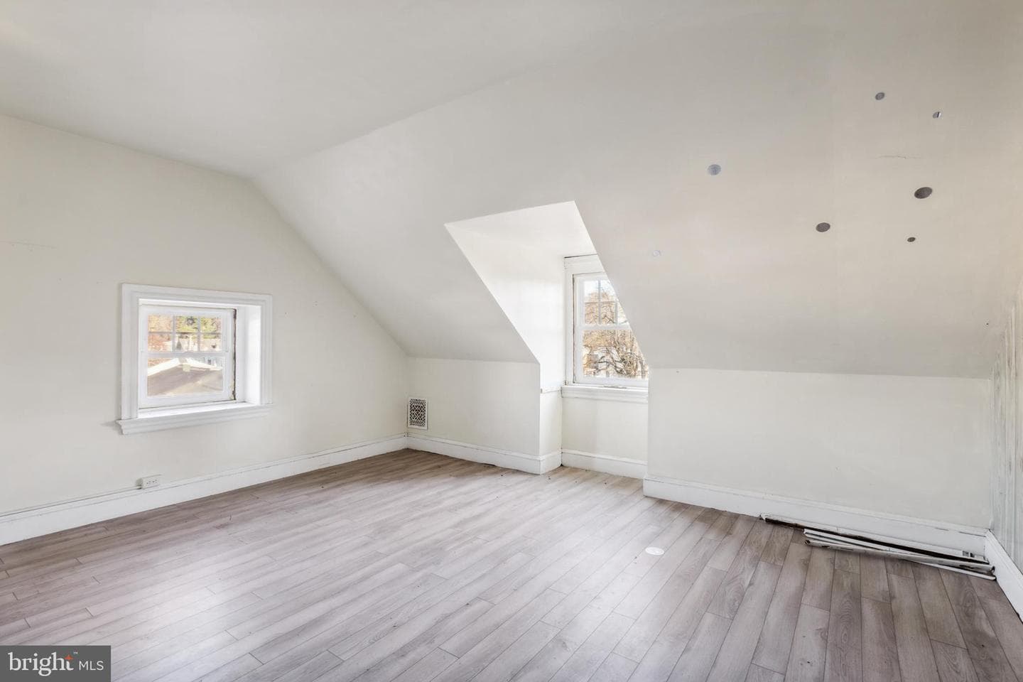 329 E Wister Street photo 19