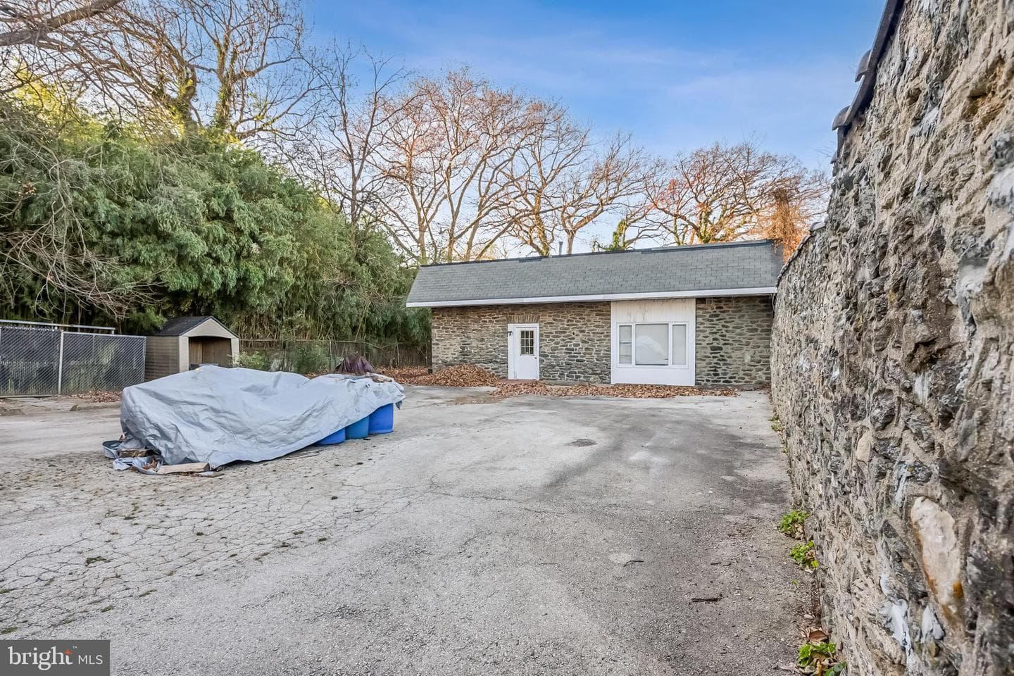 329 E Wister Street photo 25
