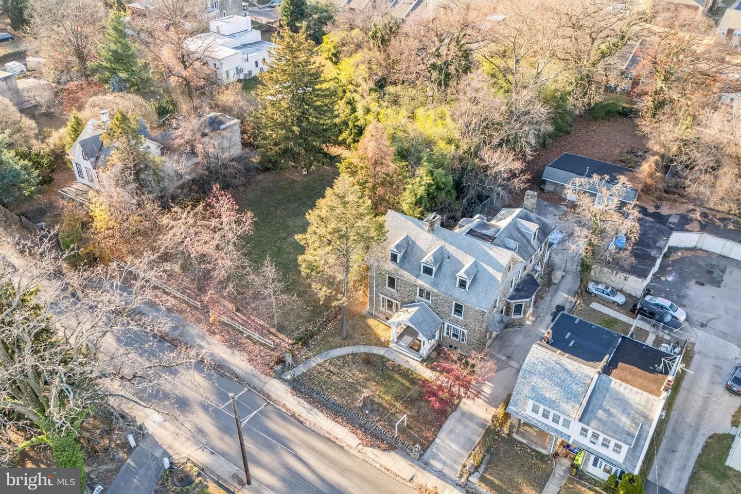 329 E Wister Street photo 27