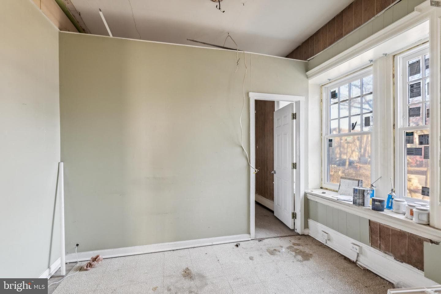 329 E Wister Street photo 4
