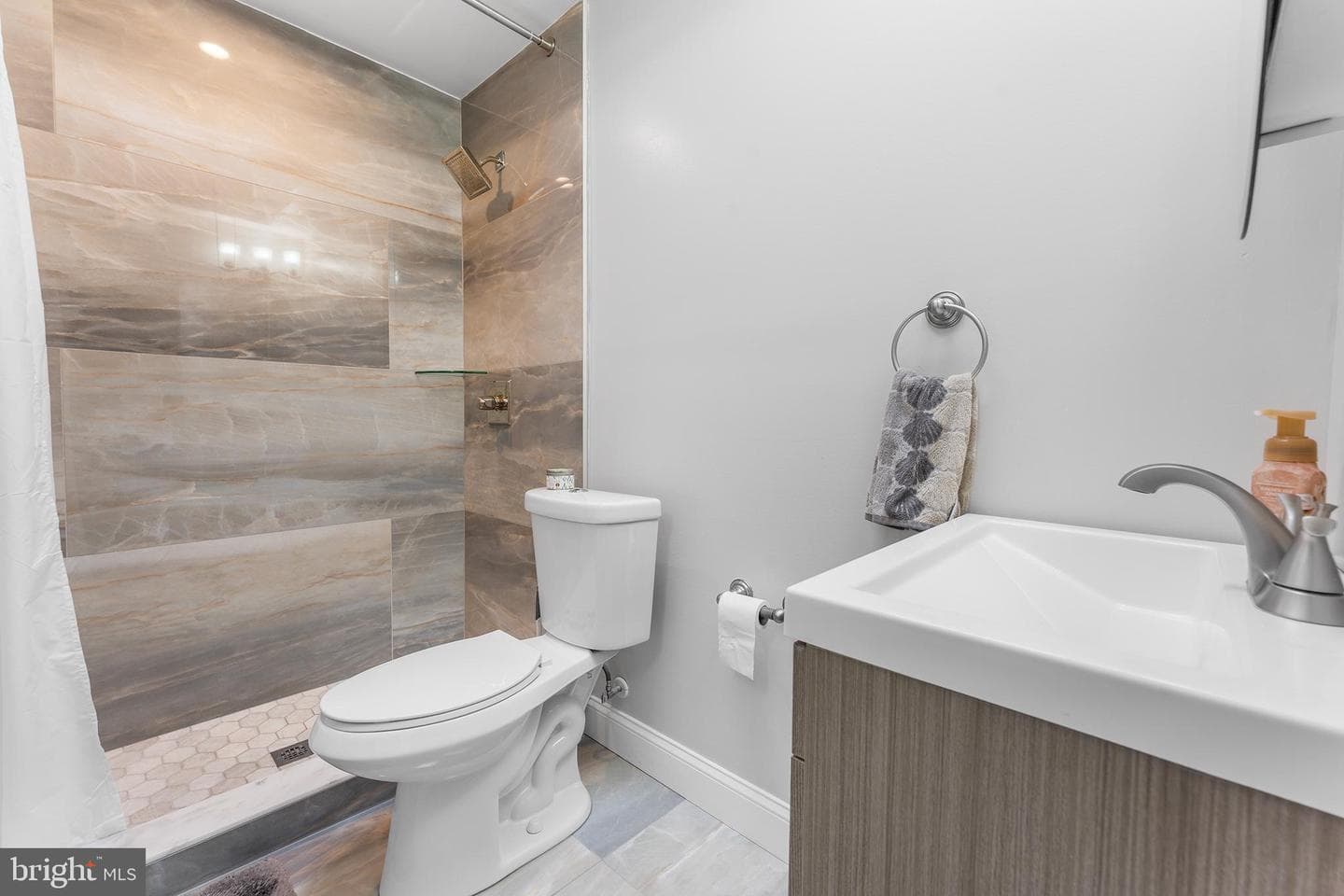 6222 N Hancock Street photo 14