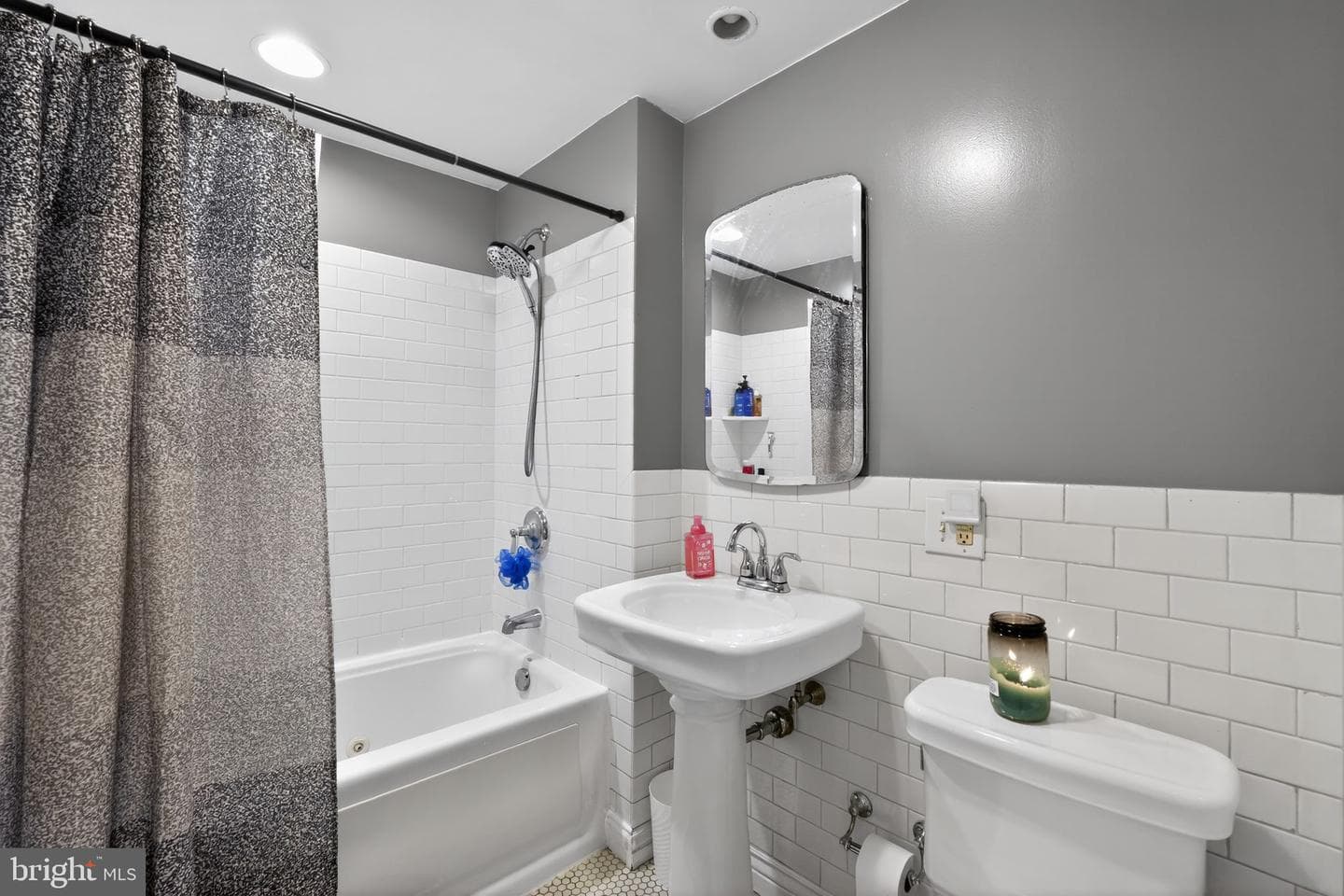 2907 S Sydenham Street photo 6