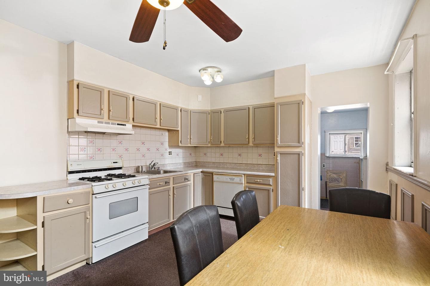 2647-49 E Somerset Street photo 7
