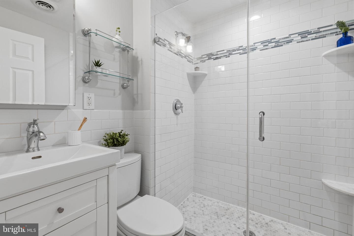 736 S 6th Street photo 13