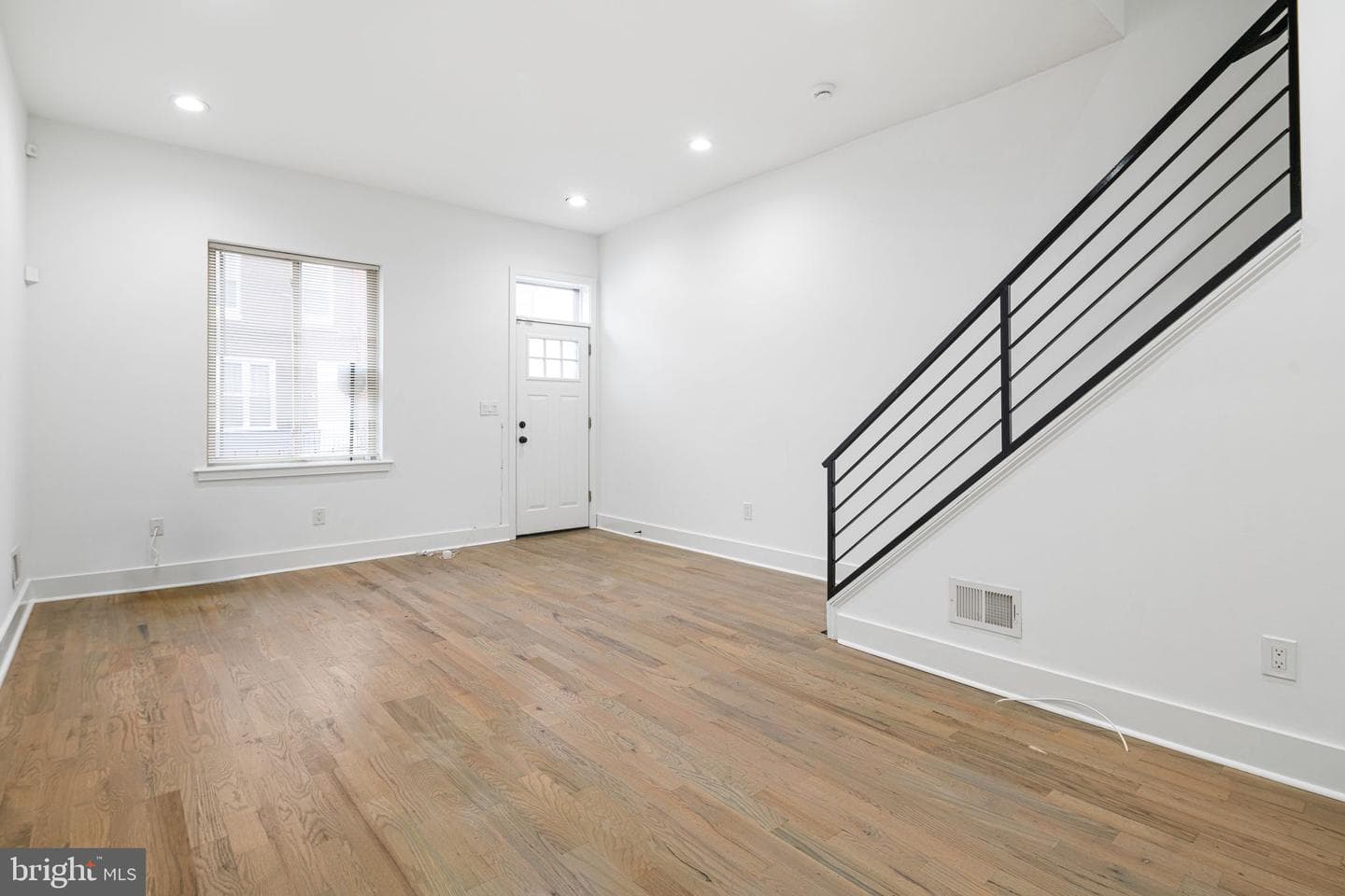 2532 W Montgomery Avenue photo 3
