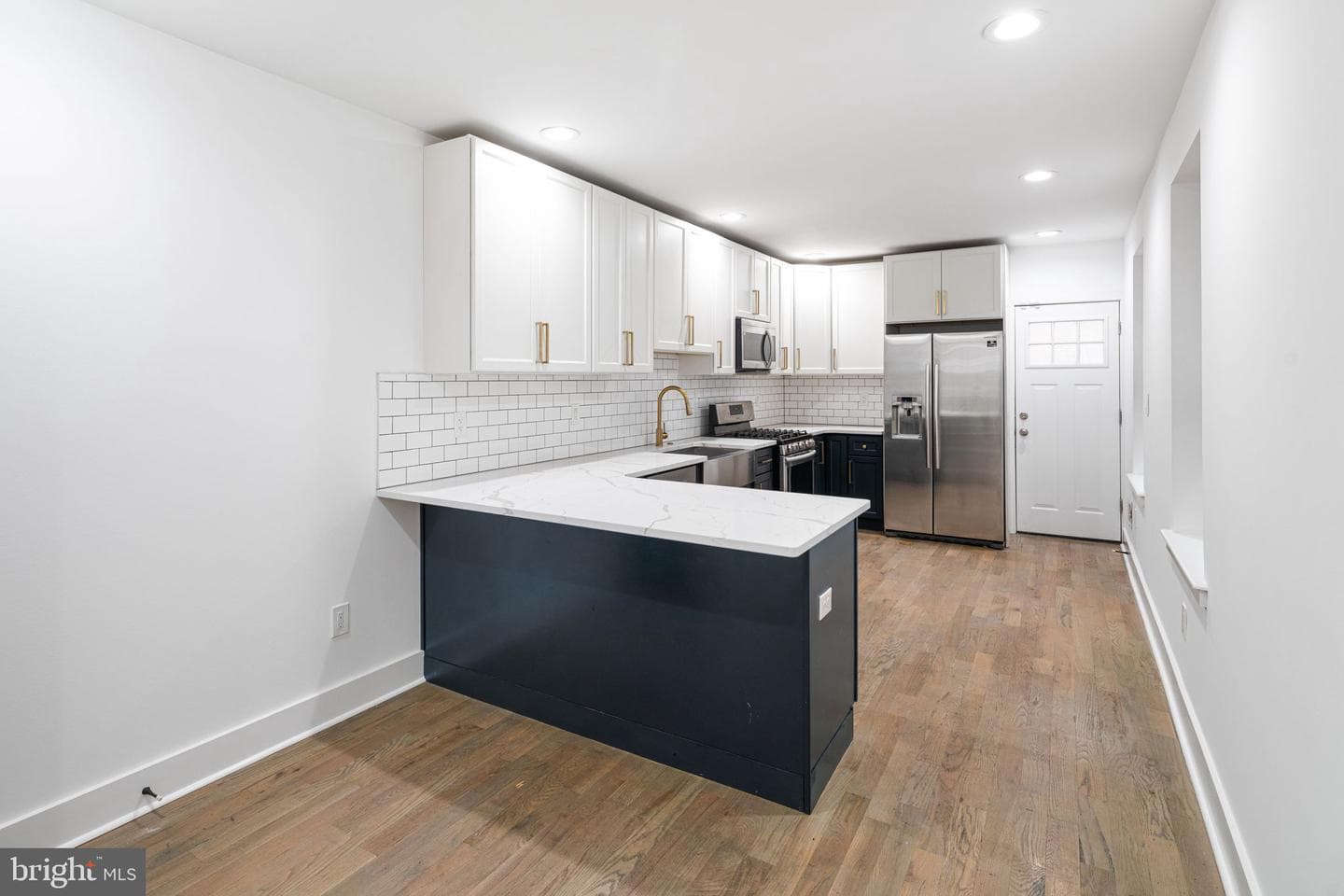 2532 W Montgomery Avenue photo 5