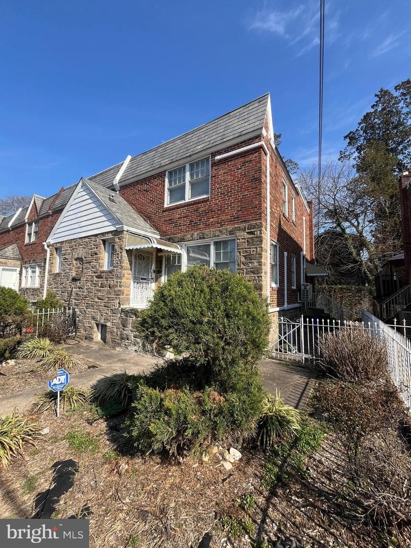 2125 Parkwyn Road photo 1