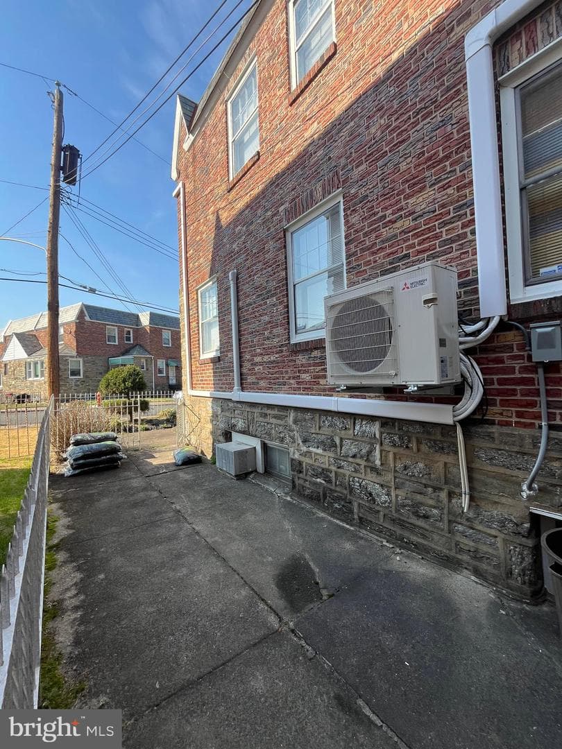2125 Parkwyn Road photo 3
