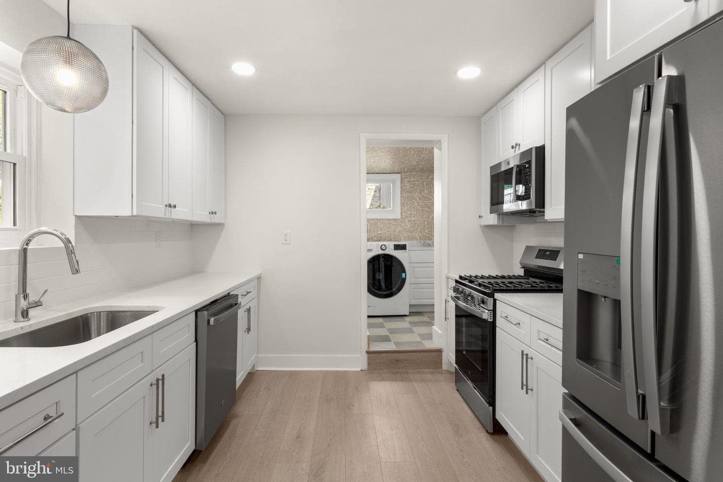 3411 Ainslie Street photo 22