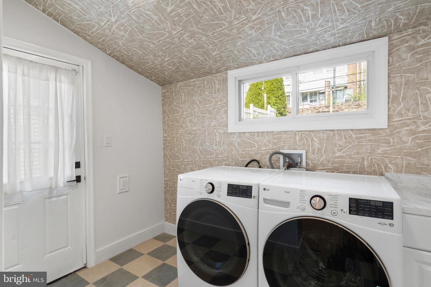 3411 Ainslie Street photo 24