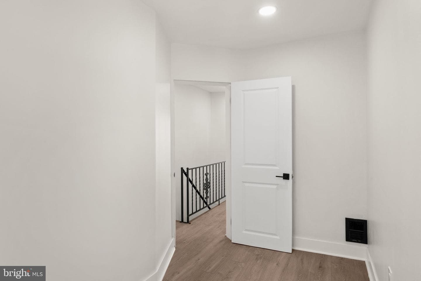 3411 Ainslie Street photo 30