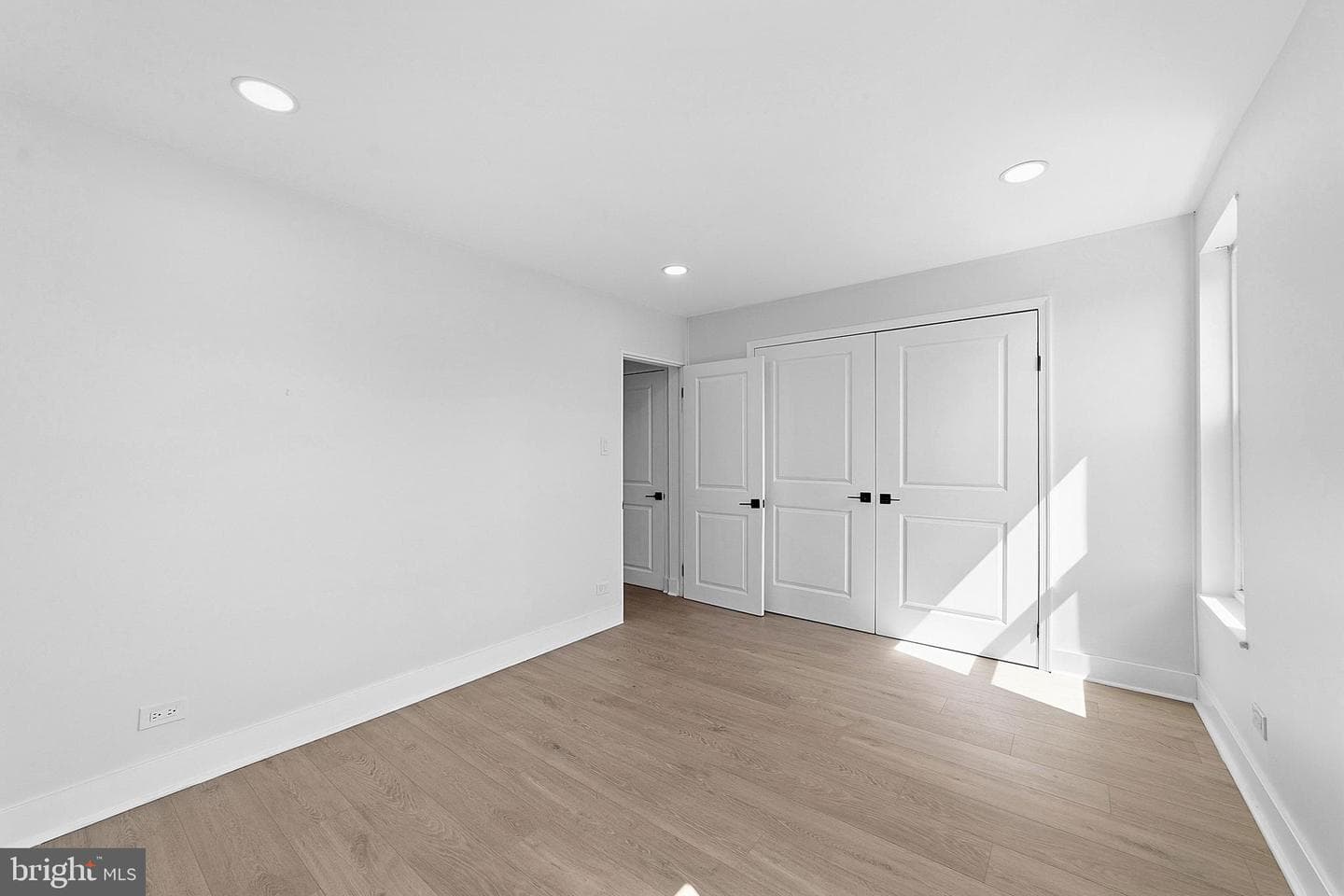 3411 Ainslie Street photo 37