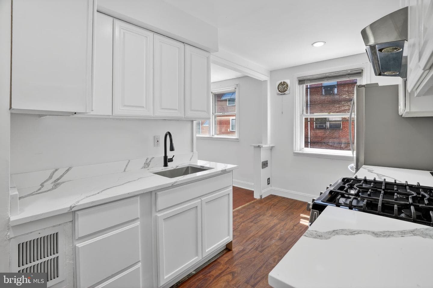 1222 Passmore Street photo 4