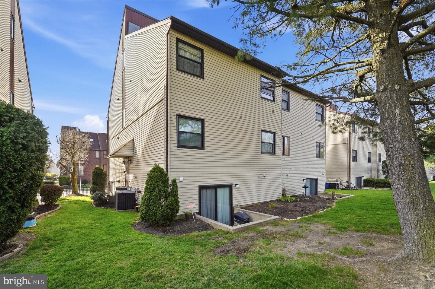 9510 James Street #b photo 15