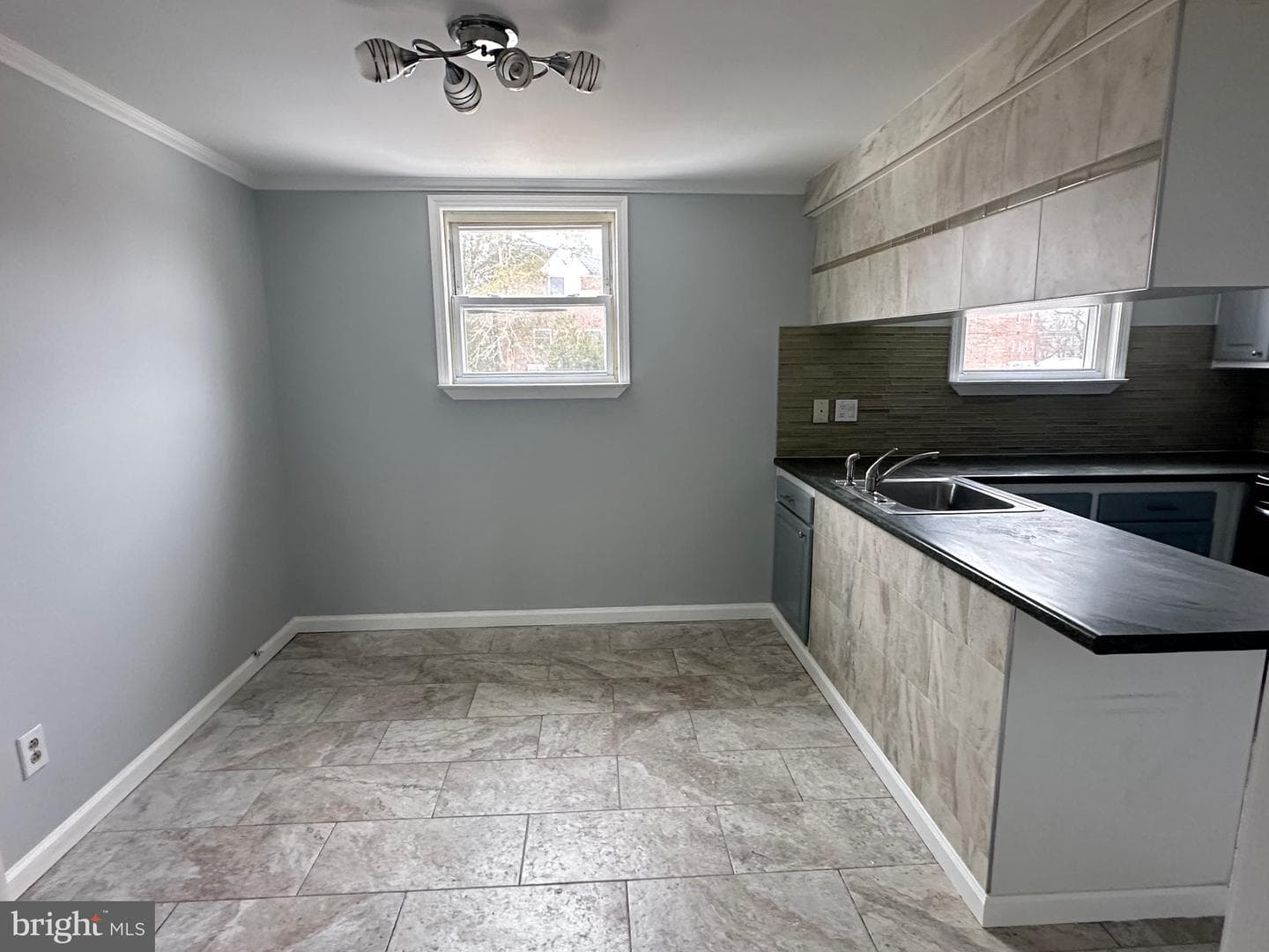 346 Ridgeway Place photo 7