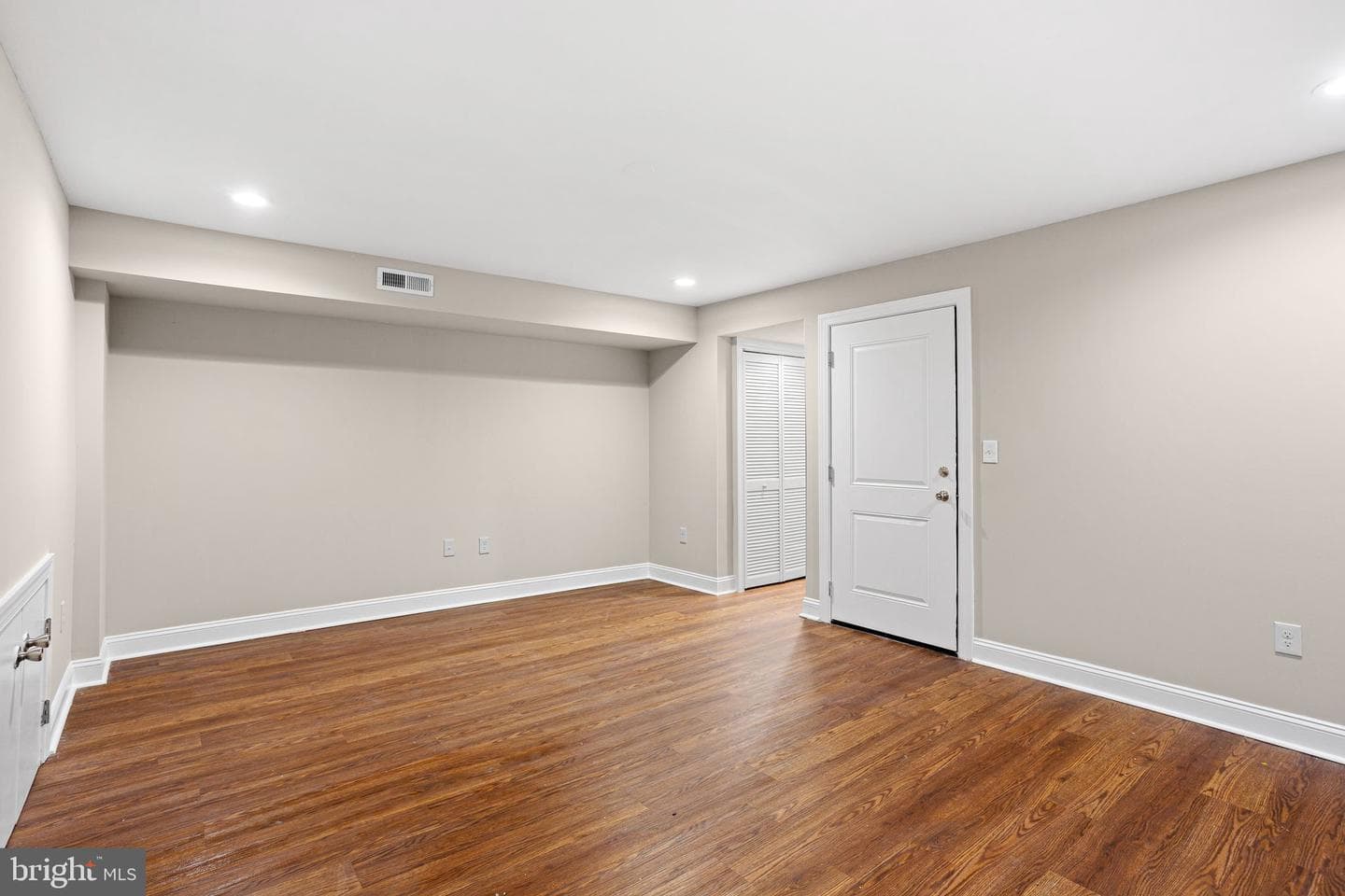 6225 Osage Avenue photo 18