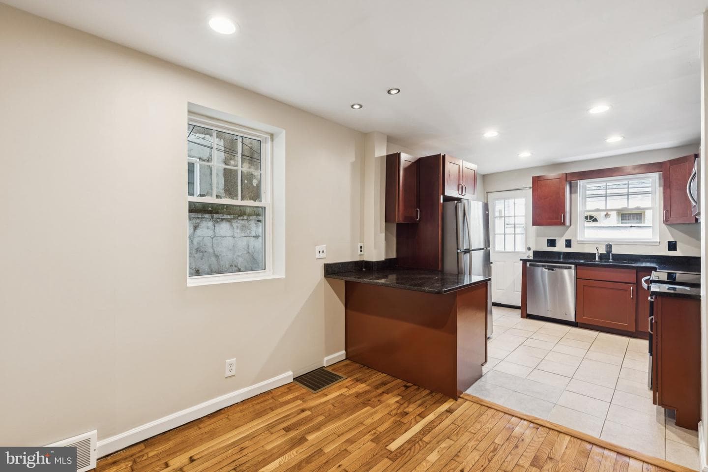 313 Daly Street photo 11