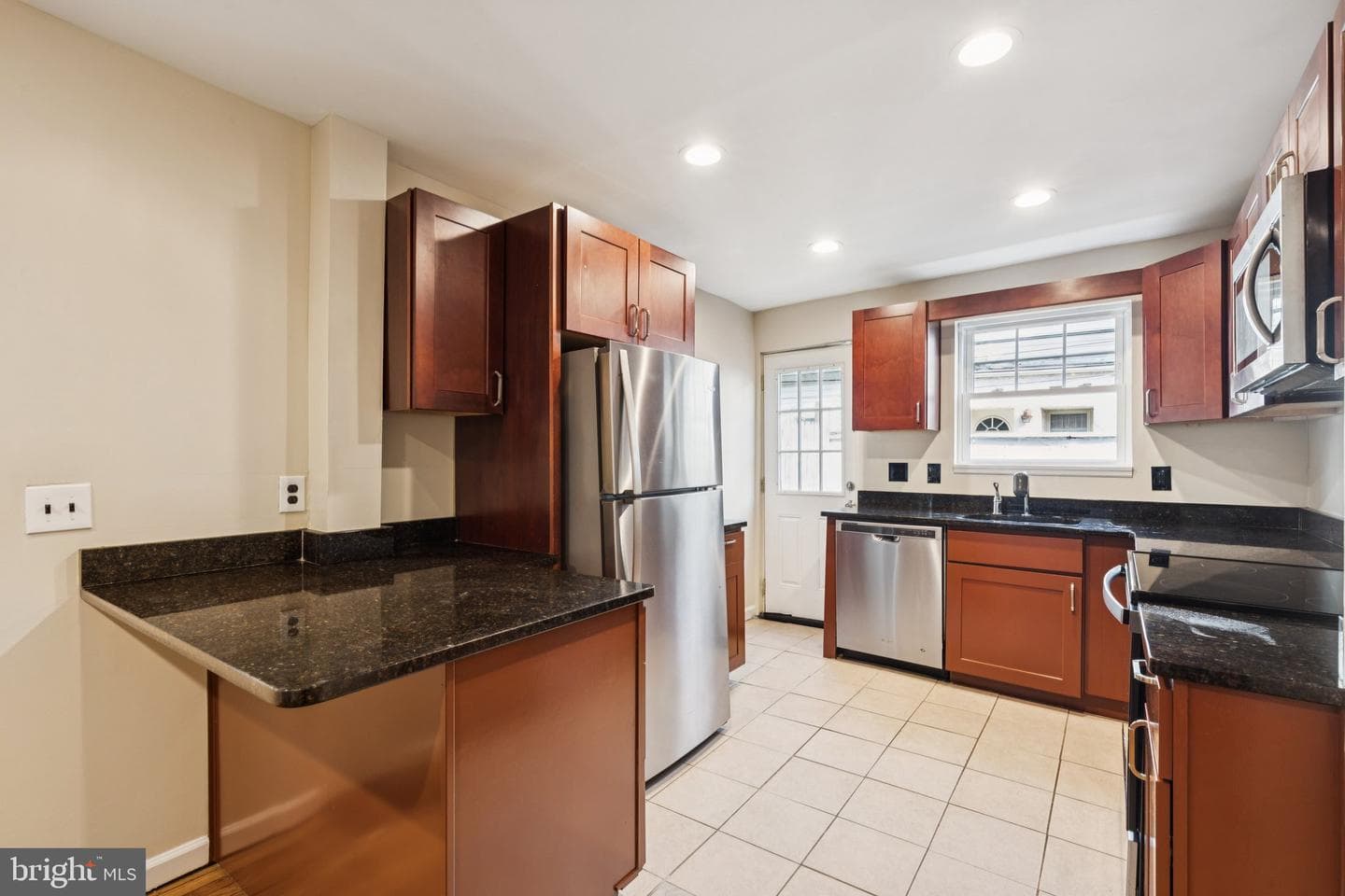 313 Daly Street photo 15