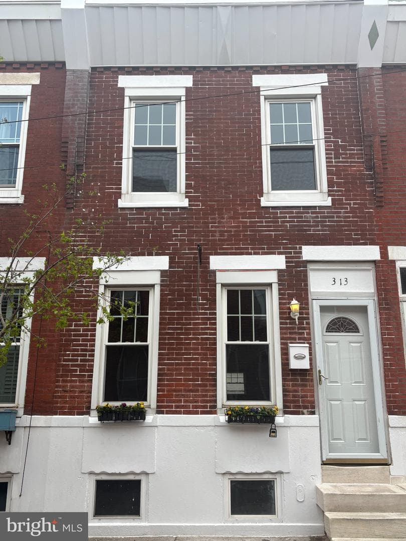 313 Daly Street photo 2
