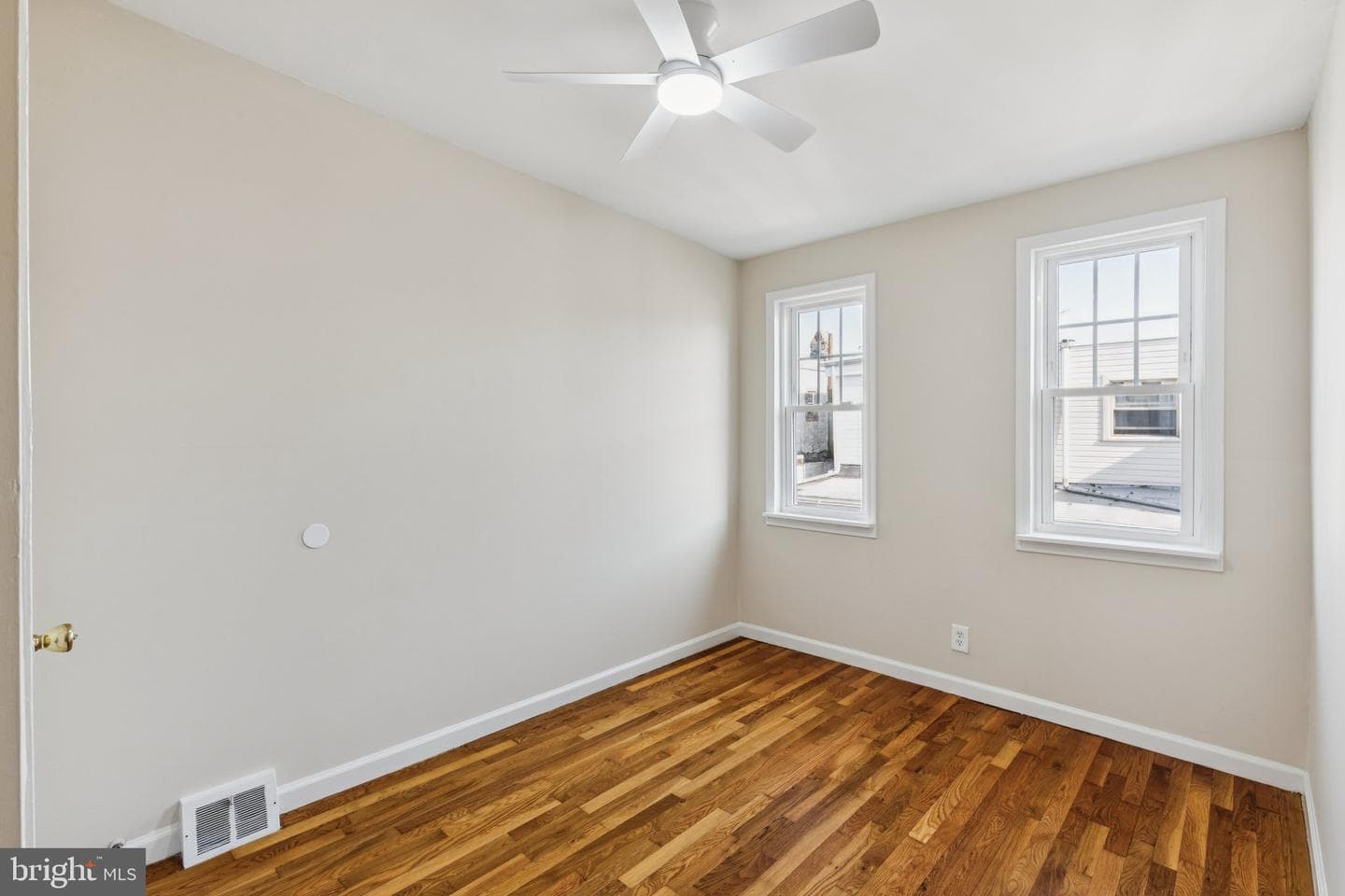 313 Daly Street photo 24