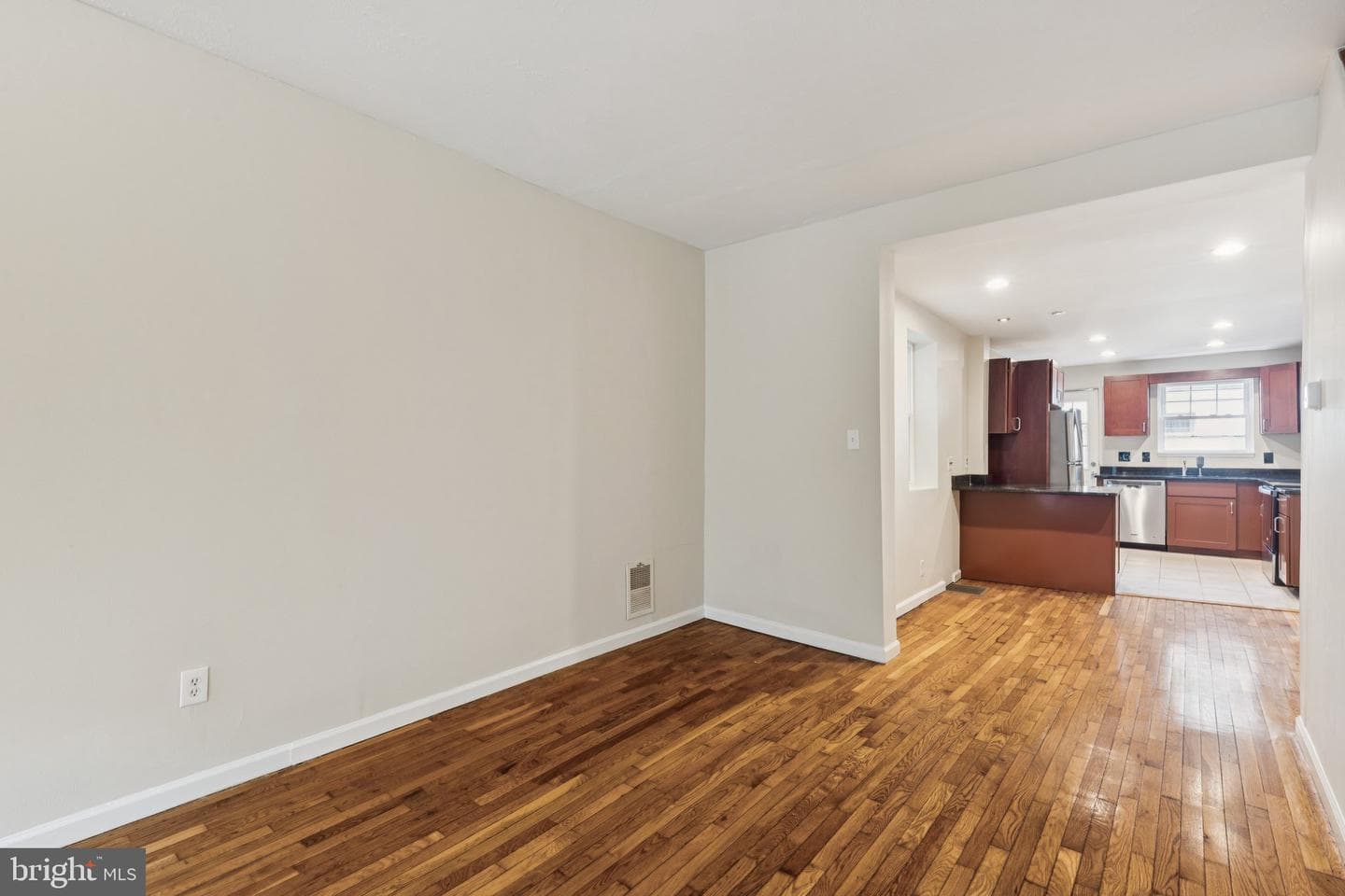 313 Daly Street photo 9