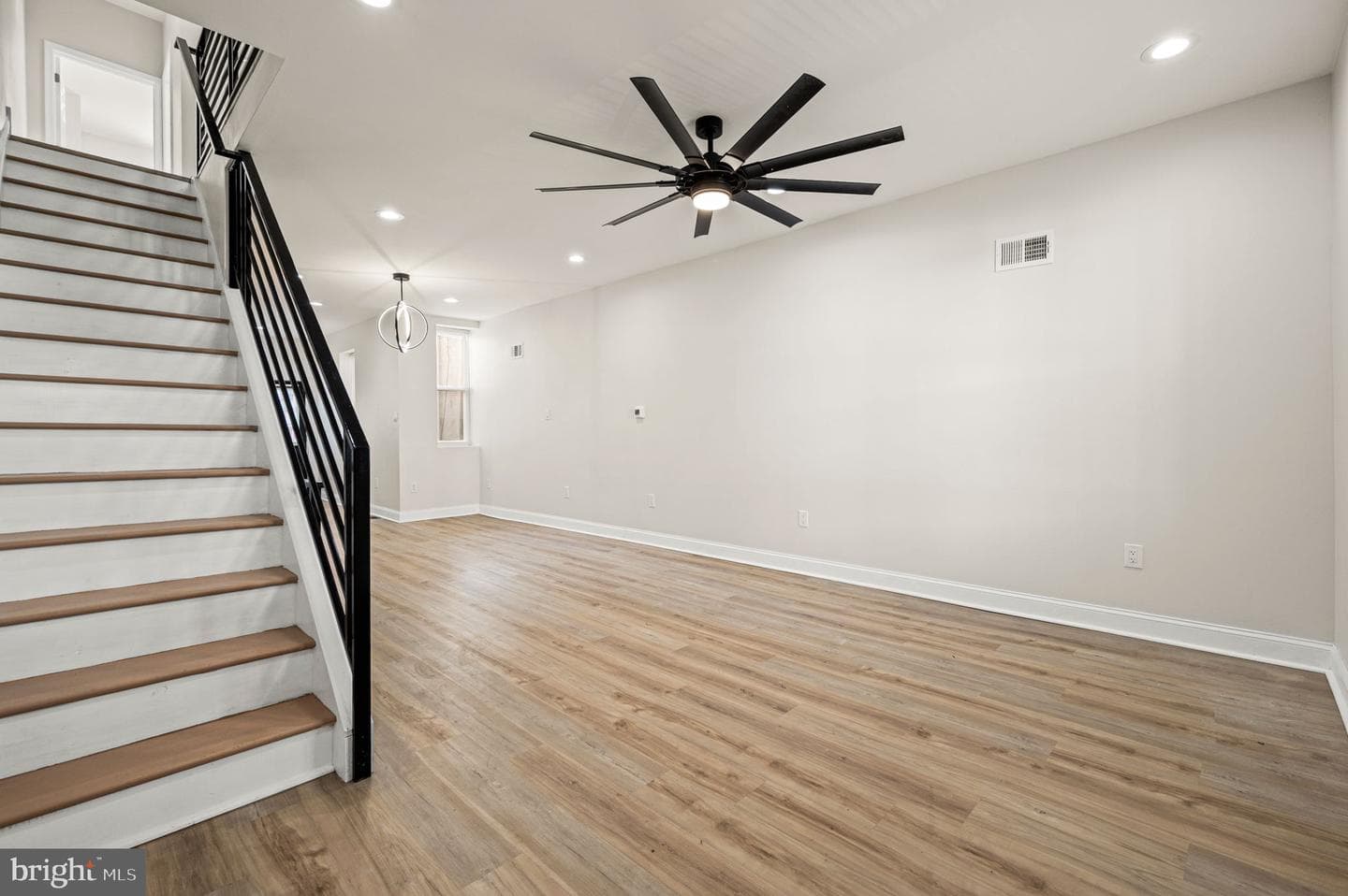 1826 S Alden Street photo 4