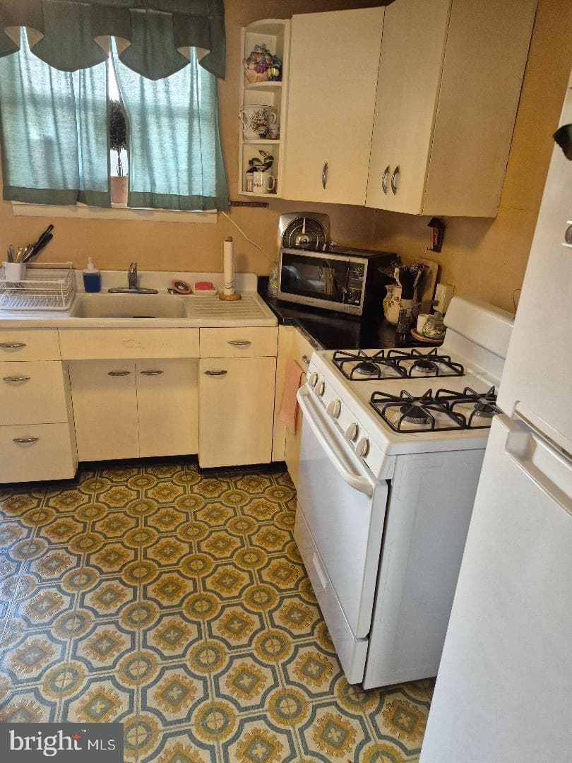 2114 S Rosewood Street photo 4