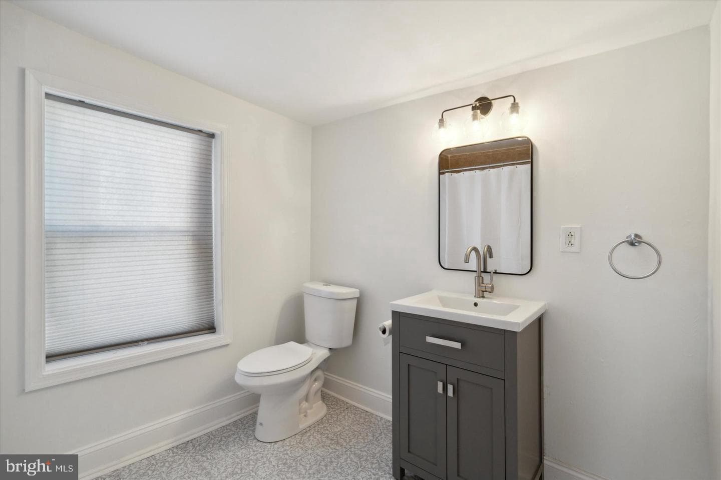 2431 W Seybert Street photo 10