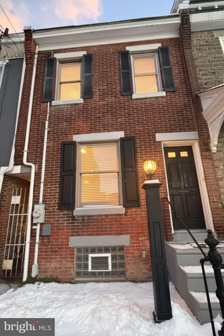 24 W Johnson Street