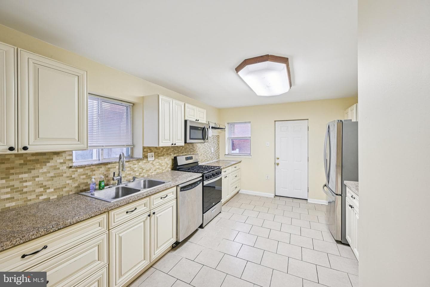 6231 Lansdowne Avenue photo 15