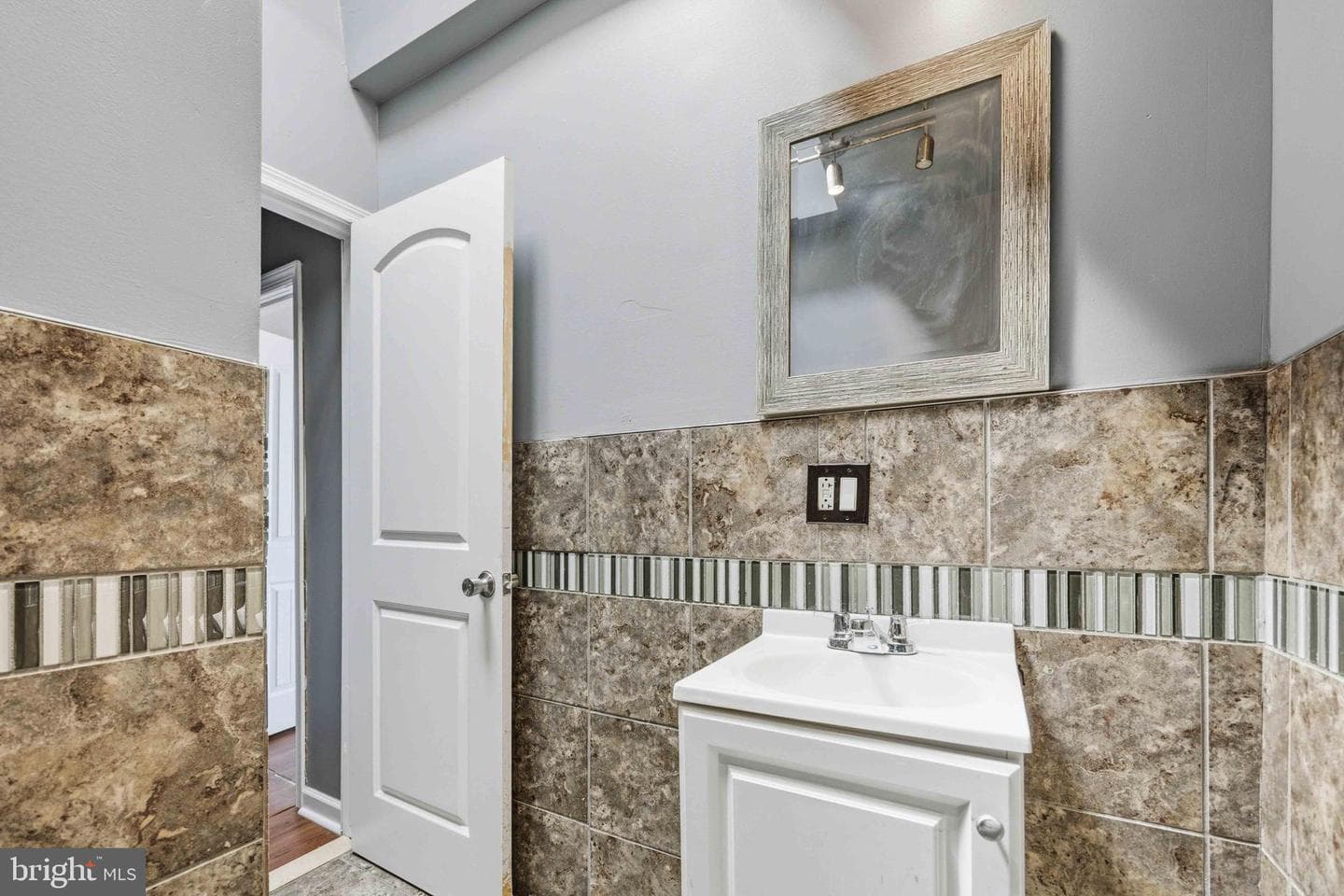 2757 N 25th Street photo 24