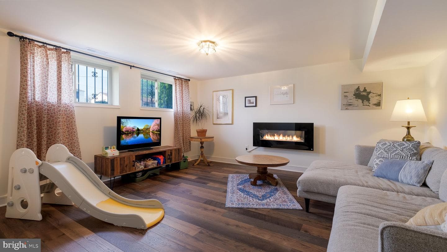823 Regina Street photo 22