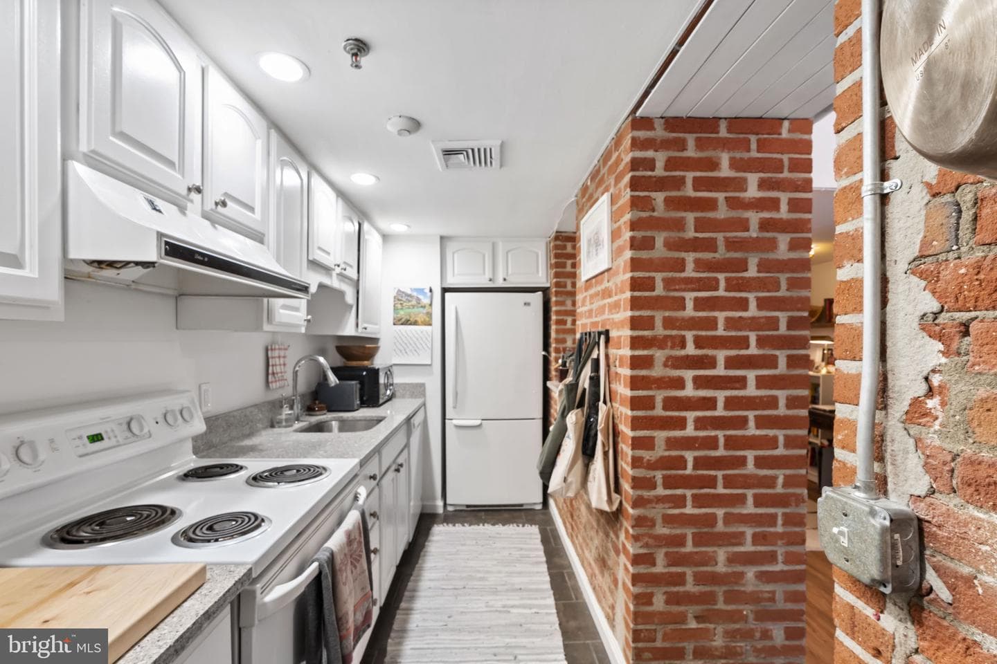 301 Race Street #c002 photo 11