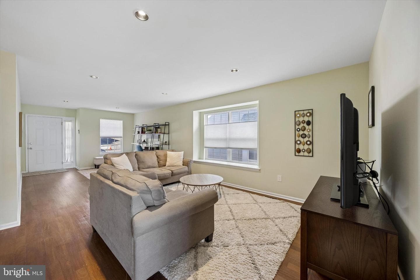 270 Ripka Street photo 7