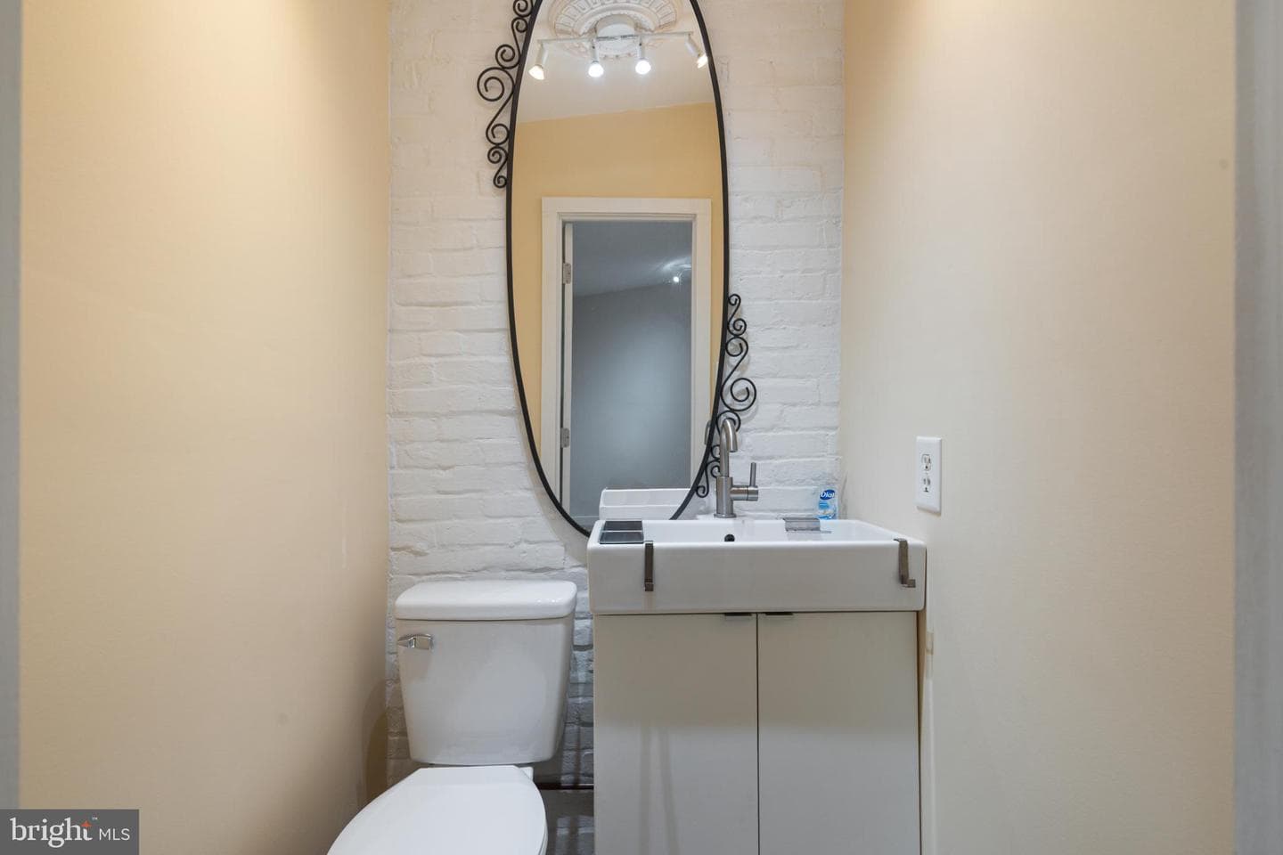 107 W Seymour Street photo 15