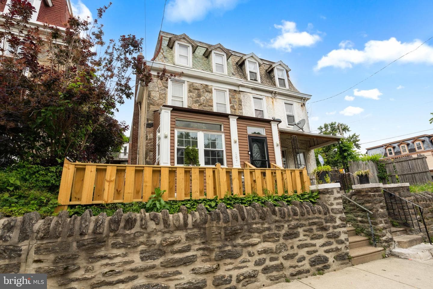 107 W Seymour Street photo 3