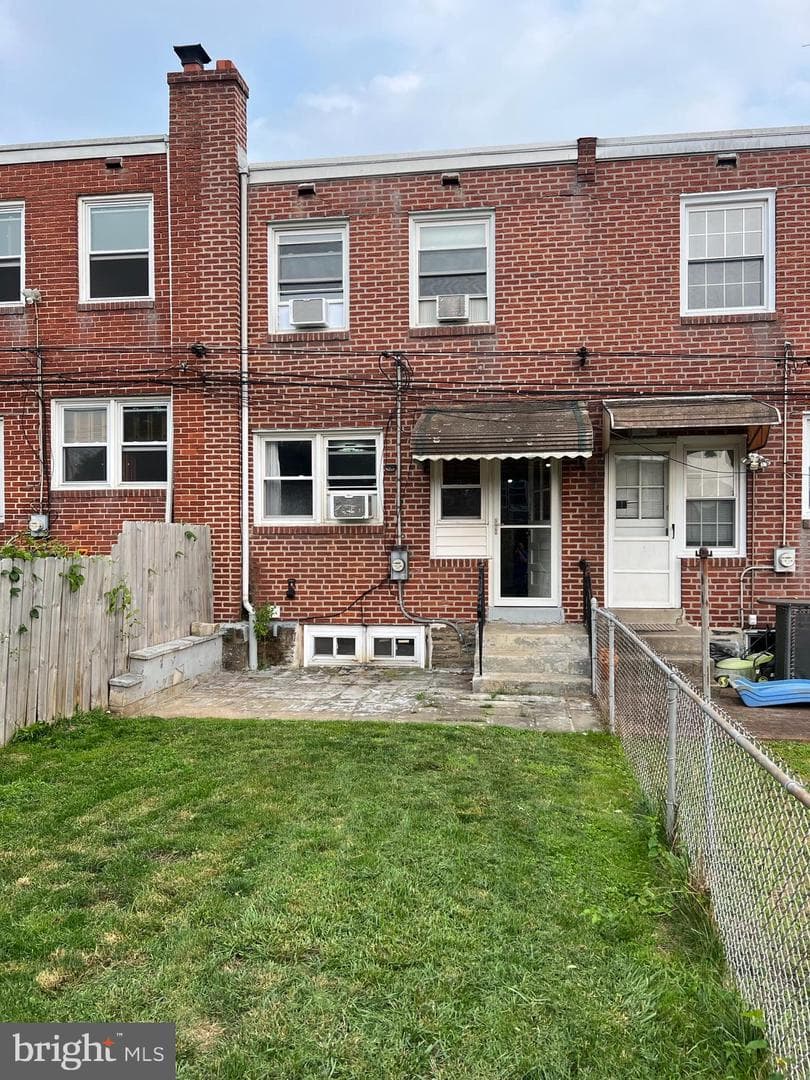 472 Kingsley Street photo 1