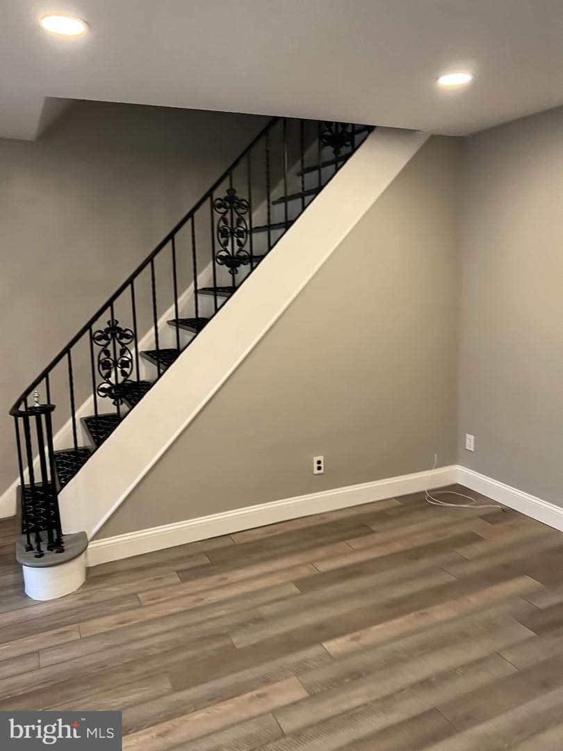 472 Kingsley Street photo 3