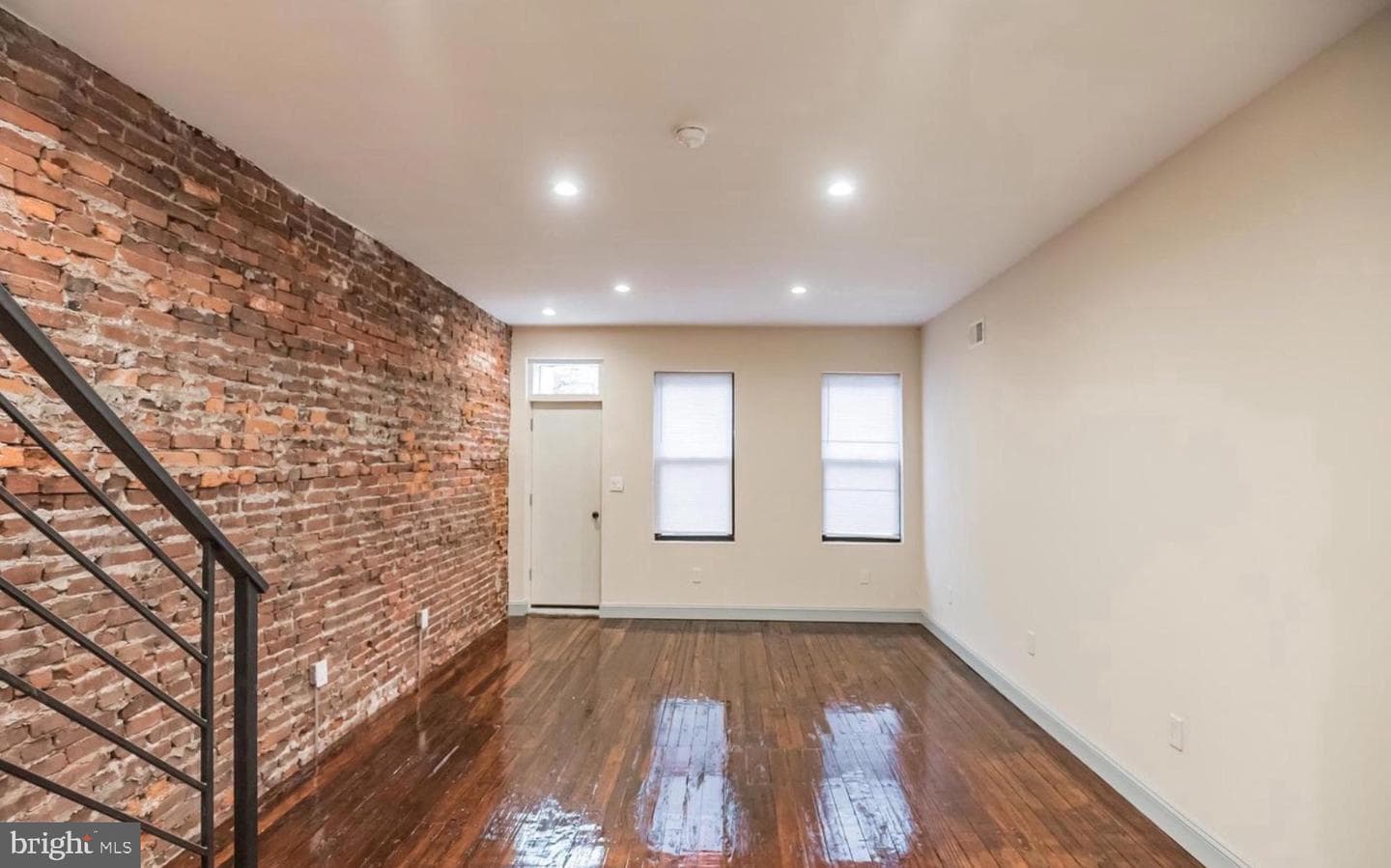 2046 E Stella Street photo 3