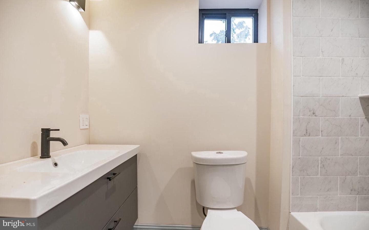2046 E Stella Street photo 9