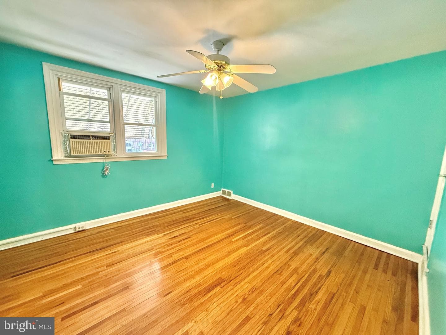 4040 Benner Street photo 14